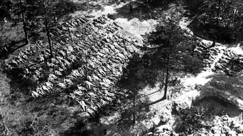 Widok z lotu ptaka na las katyński po odkryciu masowych grobów polskich oficerów, 1943 r